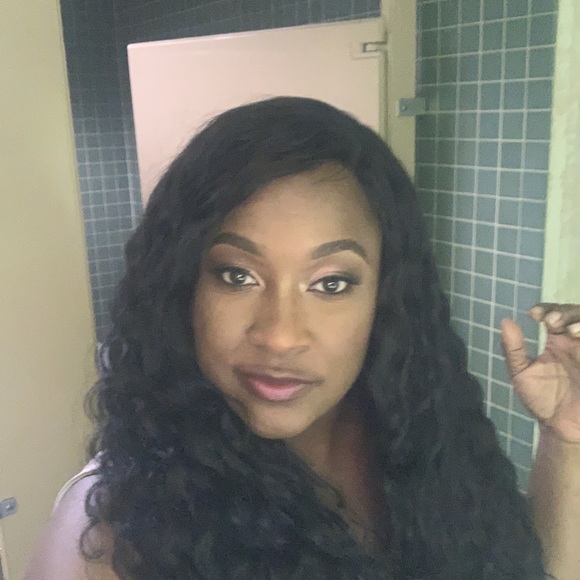 Meet your Posher, Nicole - Picture 1 of 1